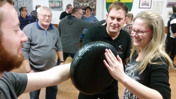 Selbstverteidigungskurs Luisa und Instructor