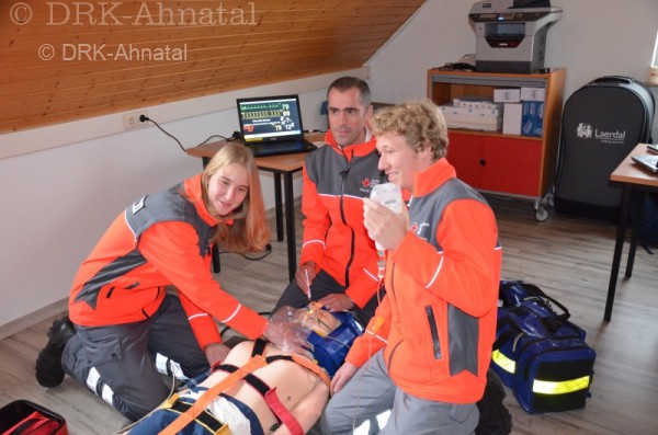DRK-Ahnatal beim Trauma-Training
